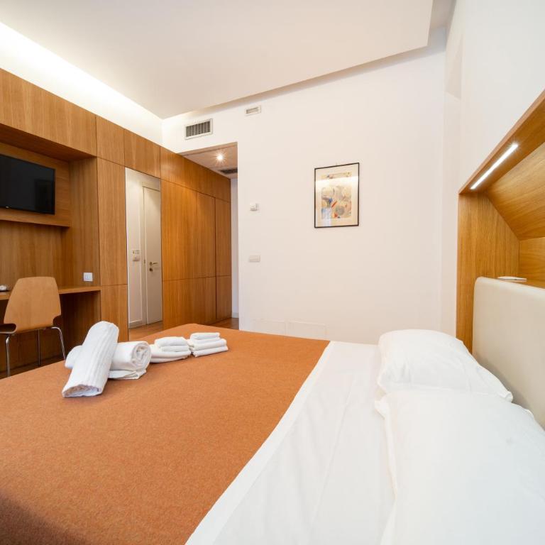 Nerello Suites and Rooms - Double Room with Balcony - 5