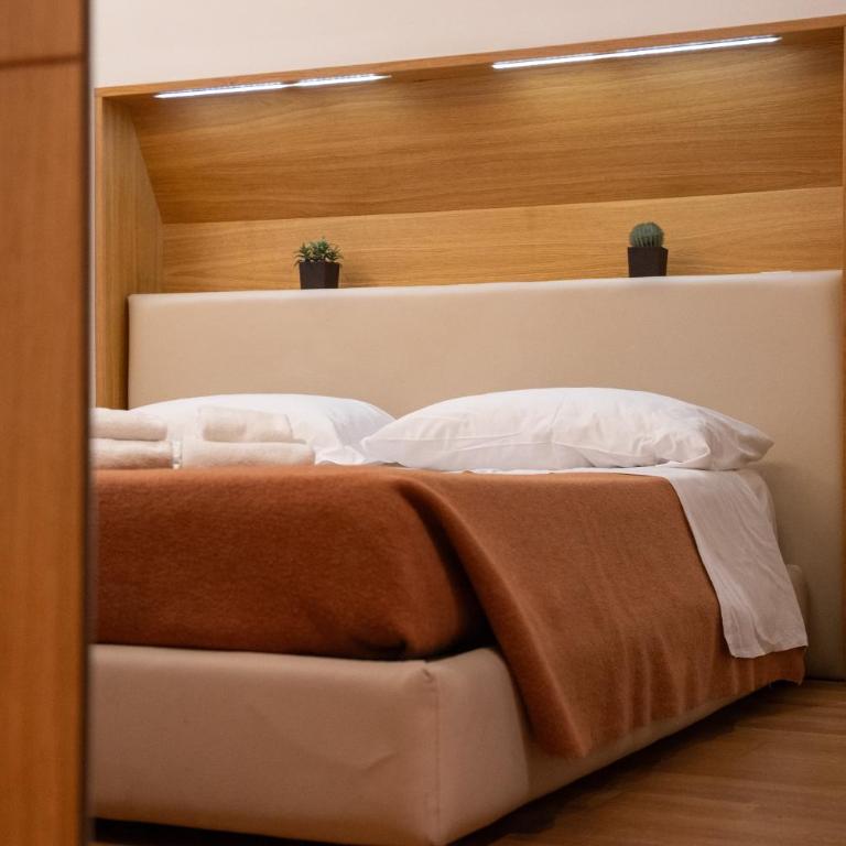 Nerello Suites and Rooms - Double Room with Balcony - 4