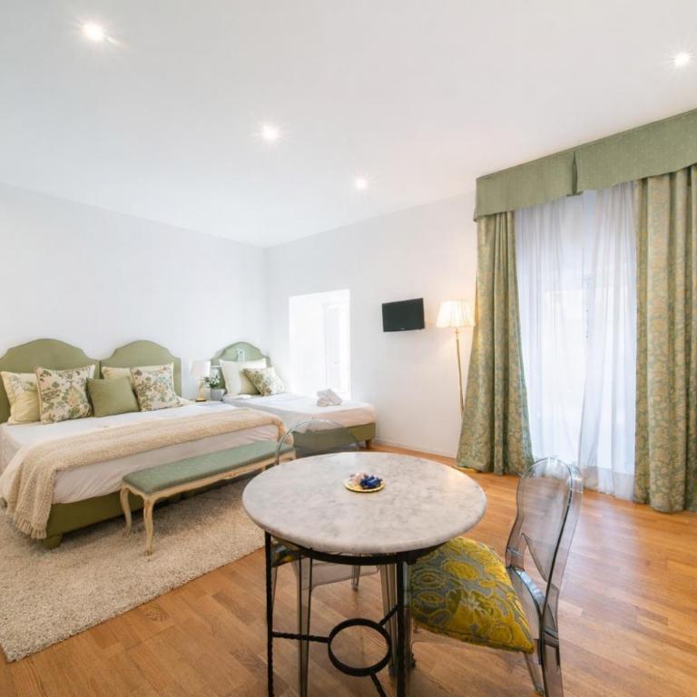 Nerello Suites and Rooms - King Room with Spa Bath - 4