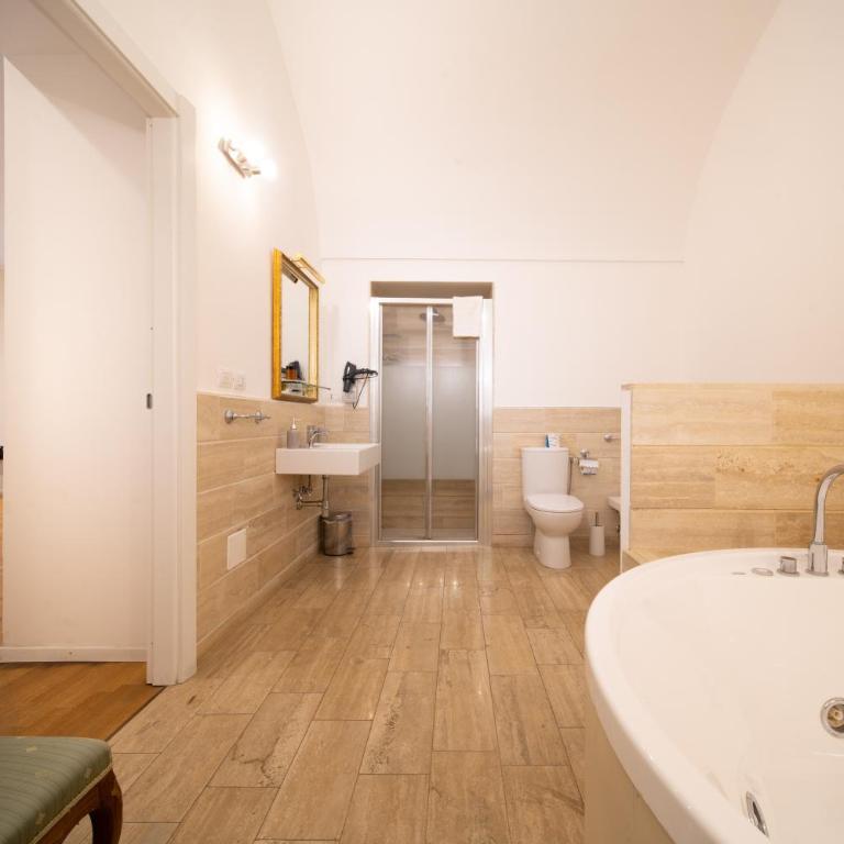 Nerello Suites and Rooms - King Room with Spa Bath - 6