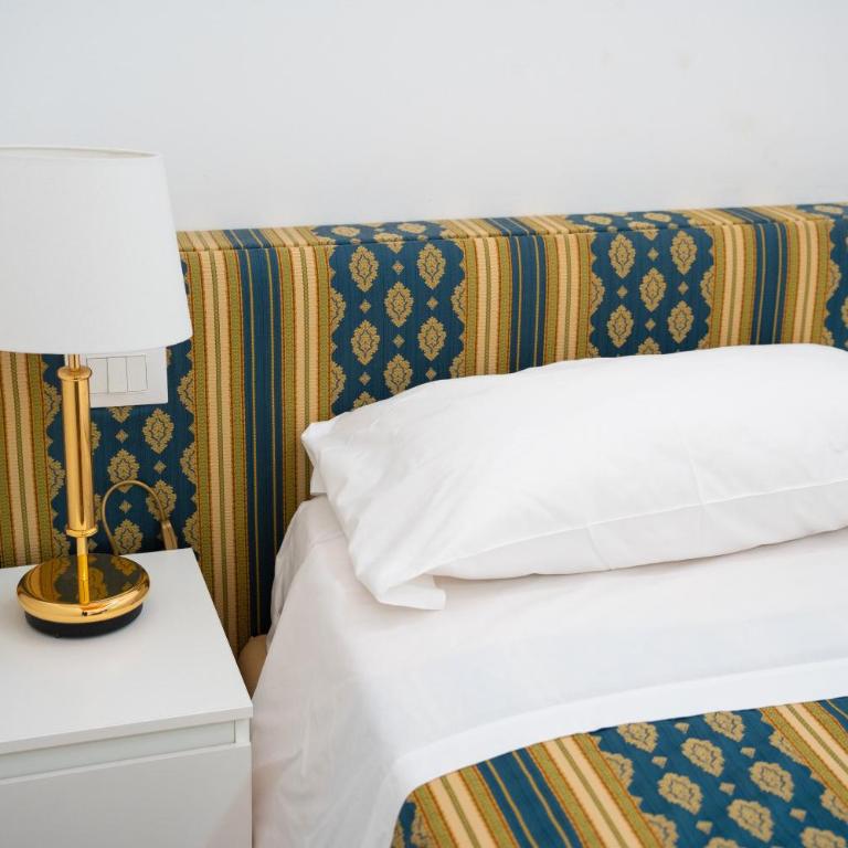 Nerello Suites and Rooms - Queen Suite with Spa Bath - 10
