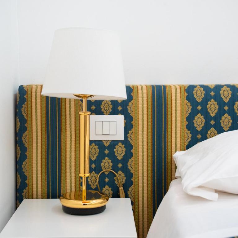Nerello Suites and Rooms - Queen Suite with Spa Bath - 12