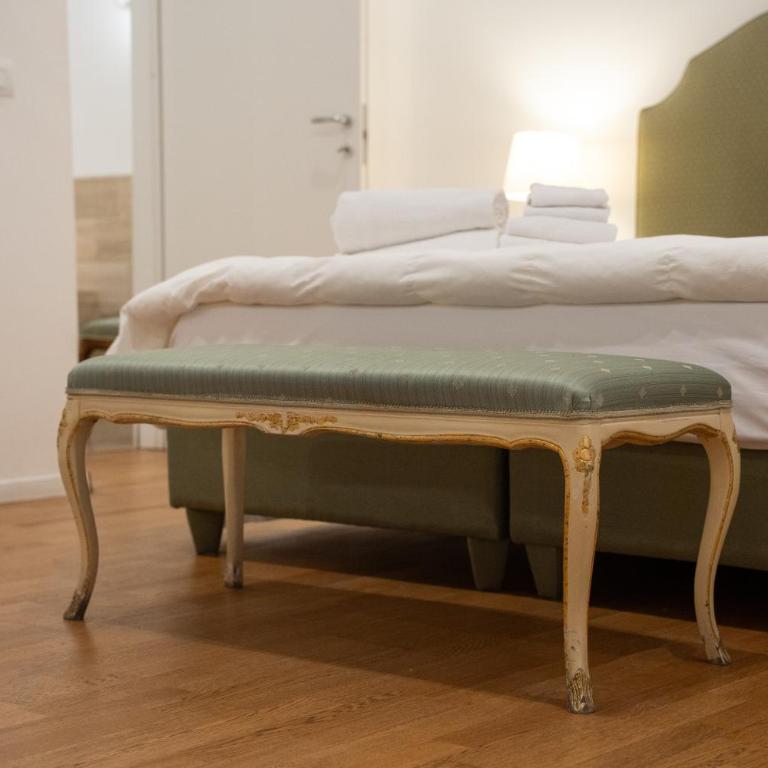 Nerello Suites and Rooms - King Room with Spa Bath - 12