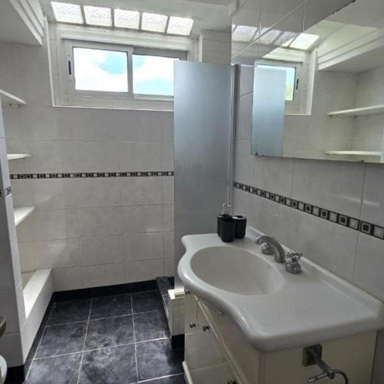 Casa para 6 personas a 7 cuadras de la playa - Four-Bedroom House - 21