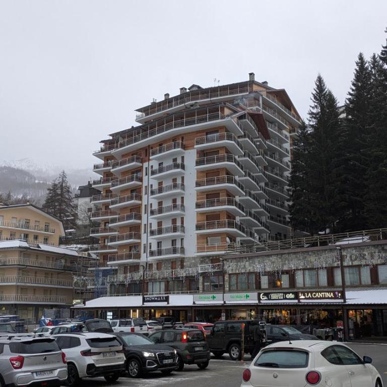 YNH Four-room apartment with parking space - Appartamento con 3 Camere da Letto - 24