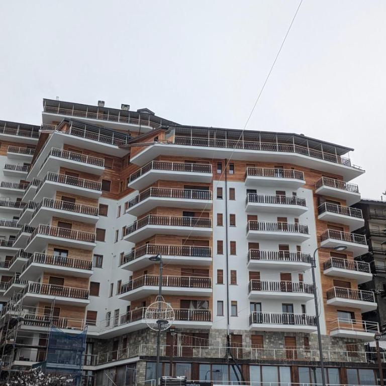 YNH Four-room apartment with parking space - Appartamento con 3 Camere da Letto - 25