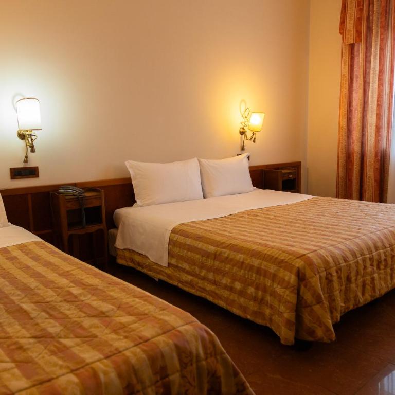 Hotel Continental - Triple Room - 6