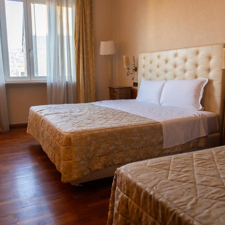 Hotel Continental - Triple Room - 8