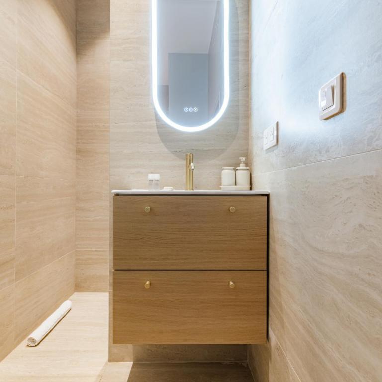 Elegant 3-room air-conditioned apartment in the heart of Paris 10 - Appartement 2 Chambres - 4