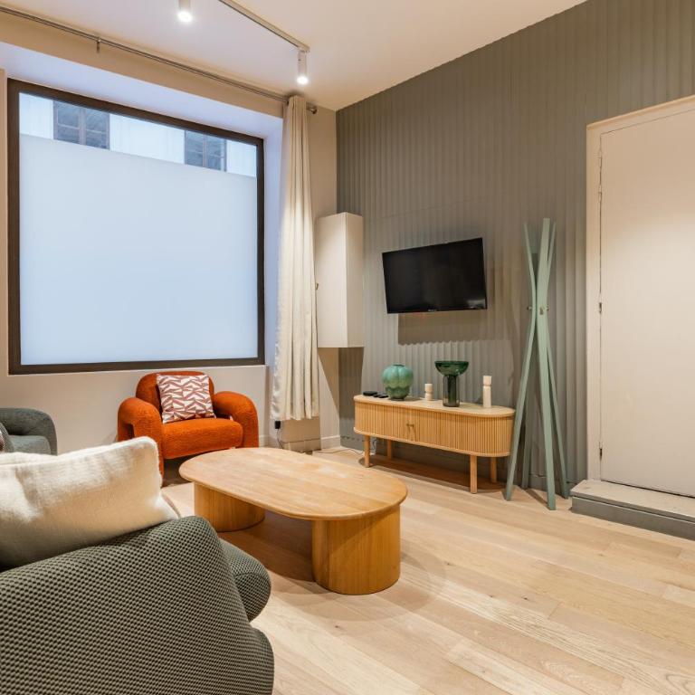 Elegant 3-room air-conditioned apartment in the heart of Paris 10 - Appartement 2 Chambres - 1