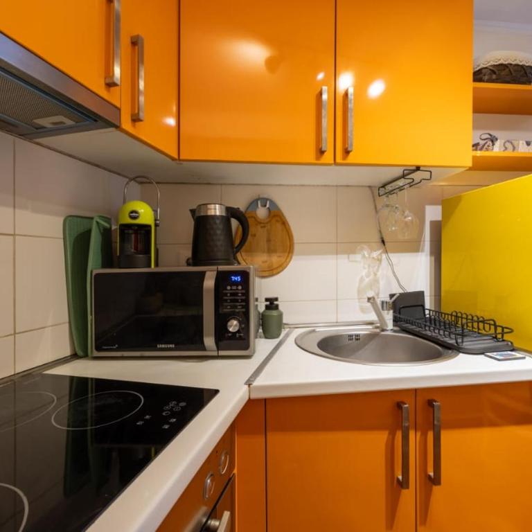 Center Blue & Green - Three-Bedroom Apartment - 14