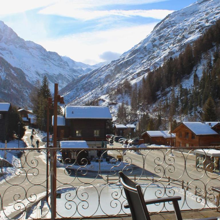 Hôtel Le Besso - Swiss Romantic Lodge Zinal - Doppelzimmer mit Terrasse - 3