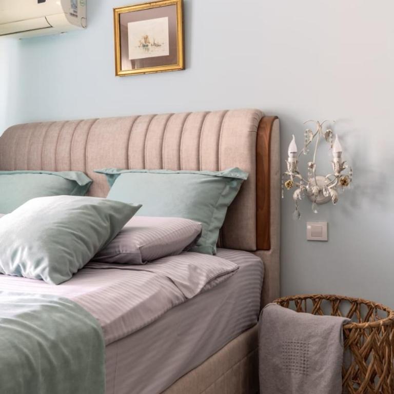Center Blue & Green - Three-Bedroom Apartment - 3