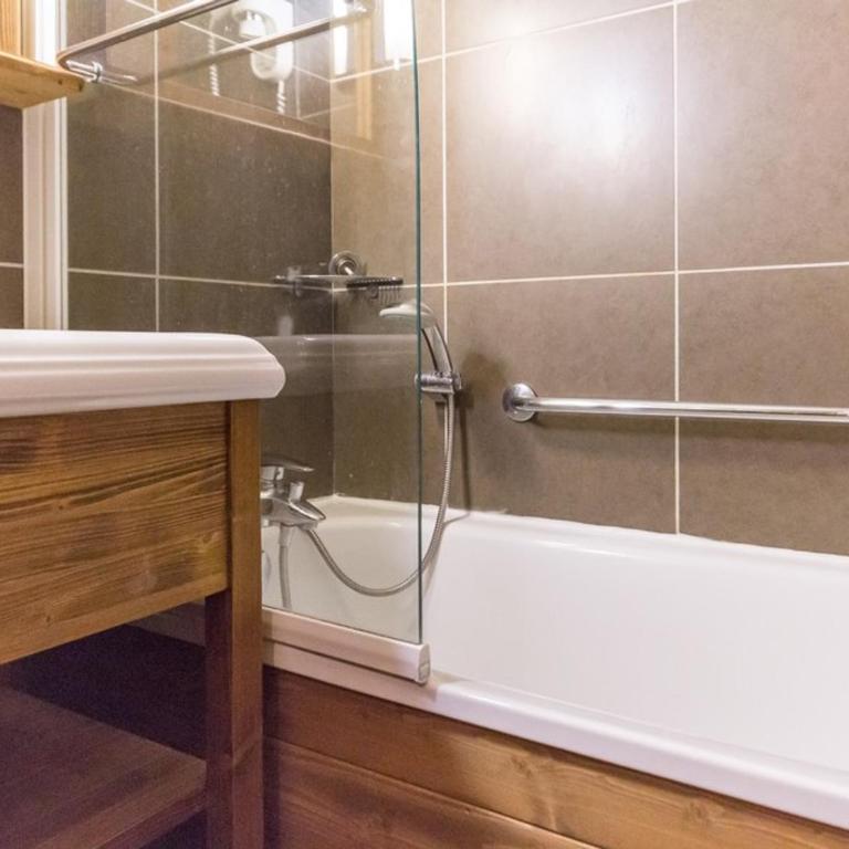 Duplex rénové proche pistes et commerces, balcon sud, 6 pers., casier à skis - Apartment mit 1 Schlafzimmer - 13