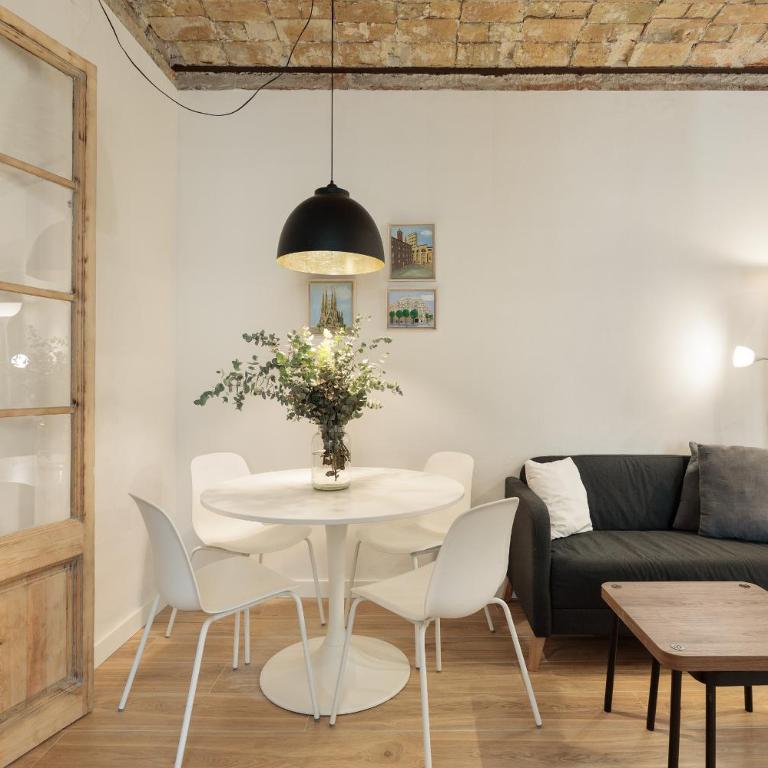 Enjoy Apartments VP Camp Nou 1 - Three-Bedroom Apartment - 1