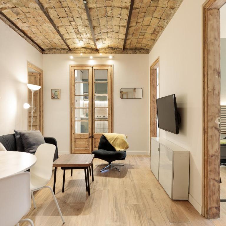 Enjoy Apartments VP Camp Nou 1 - Three-Bedroom Apartment - 7