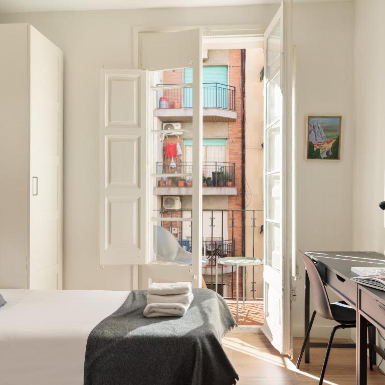 Enjoy Apartments VP Camp Nou 1 - Three-Bedroom Apartment - 20