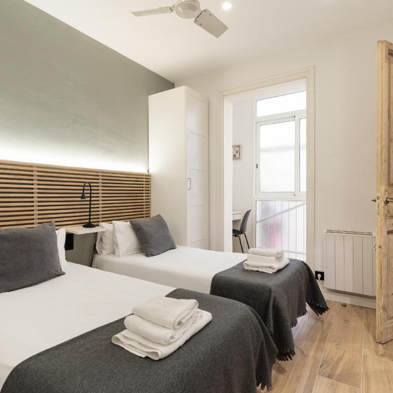 Enjoy Apartments VP Camp Nou 1 - Three-Bedroom Apartment - 33