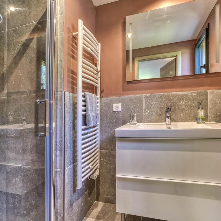 Chalet 18 guests, 8 bedrooms, 5 bathrooms & Sauna! - Chalet - 22