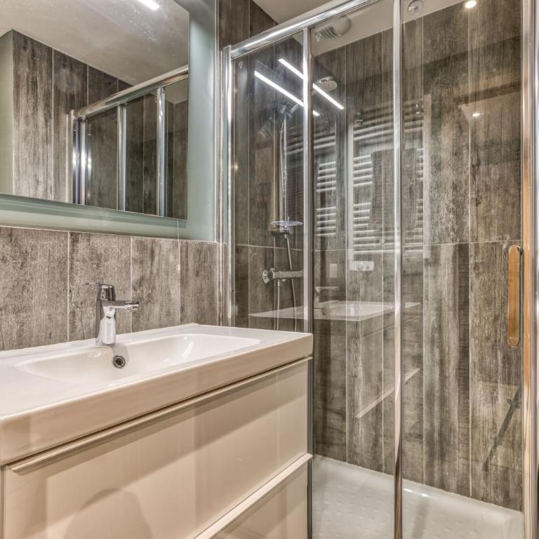 Chalet 18 guests, 8 bedrooms, 5 bathrooms & Sauna! - Chalet - 25
