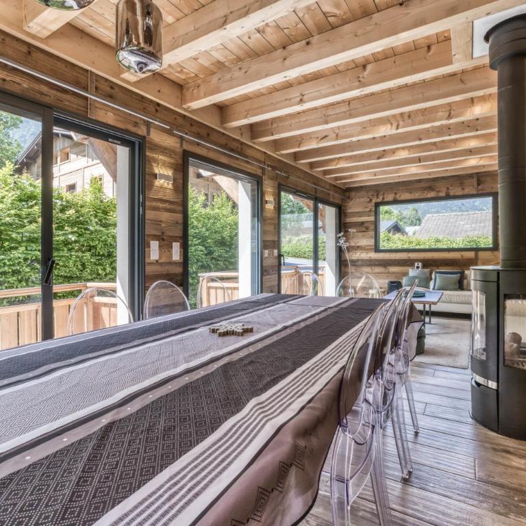 Chalet 18 guests, 8 bedrooms, 5 bathrooms & Sauna! - Chalet - 6