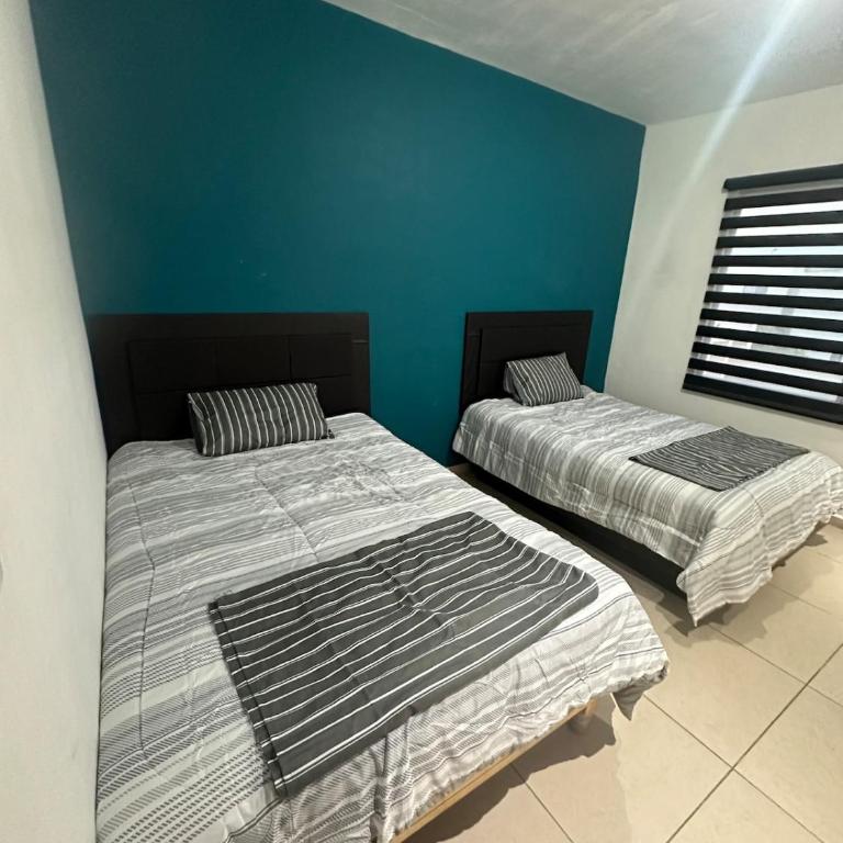 Casa equipada a 15 min del aeropuerto - Three-Bedroom Apartment - 12