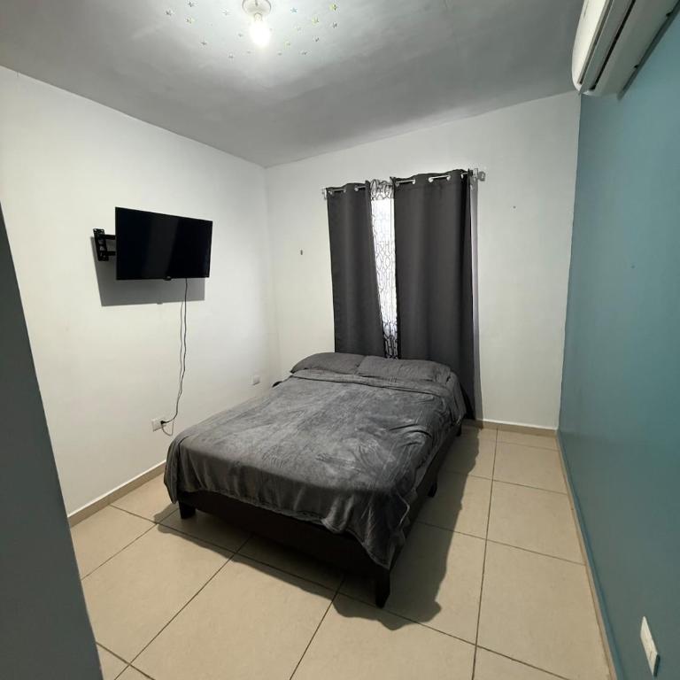 Casa equipada a 15 min del aeropuerto - Three-Bedroom Apartment - 15