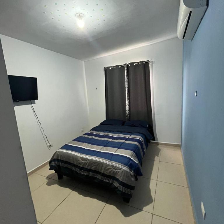 Casa equipada a 15 min del aeropuerto - Three-Bedroom Apartment - 28