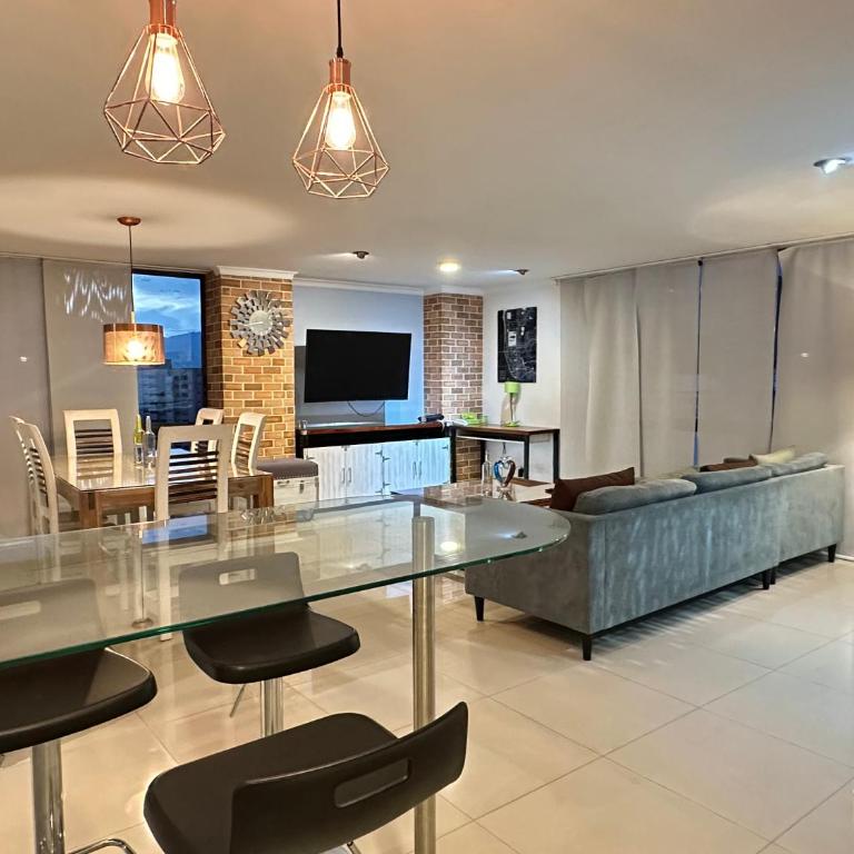 Apartamento familiar en el Poblado Medellín - Two-Bedroom Apartment - 1