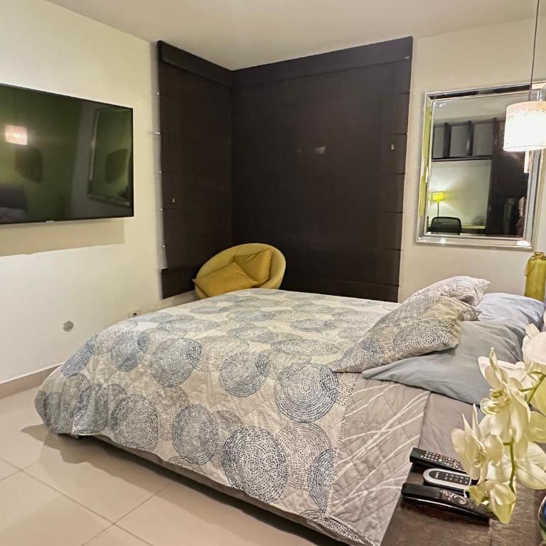 Apartamento familiar en el Poblado Medellín - Two-Bedroom Apartment - 22