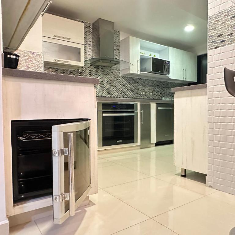 Apartamento familiar en el Poblado Medellín - Two-Bedroom Apartment - 24