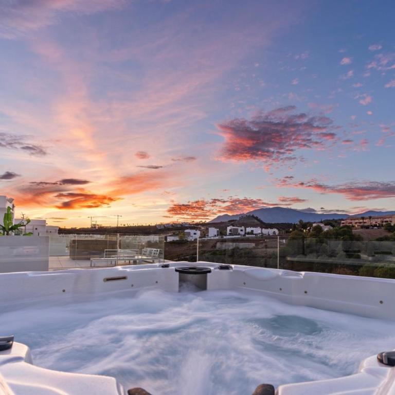 6 BDRM Golfside Luxury Villa w Pool & Jacuzzi - Villa Deluxe - 24