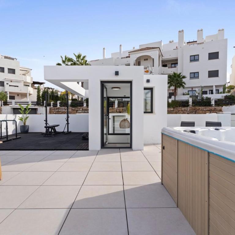 6 BDRM Golfside Luxury Villa w Pool & Jacuzzi - Villa Deluxe - 25