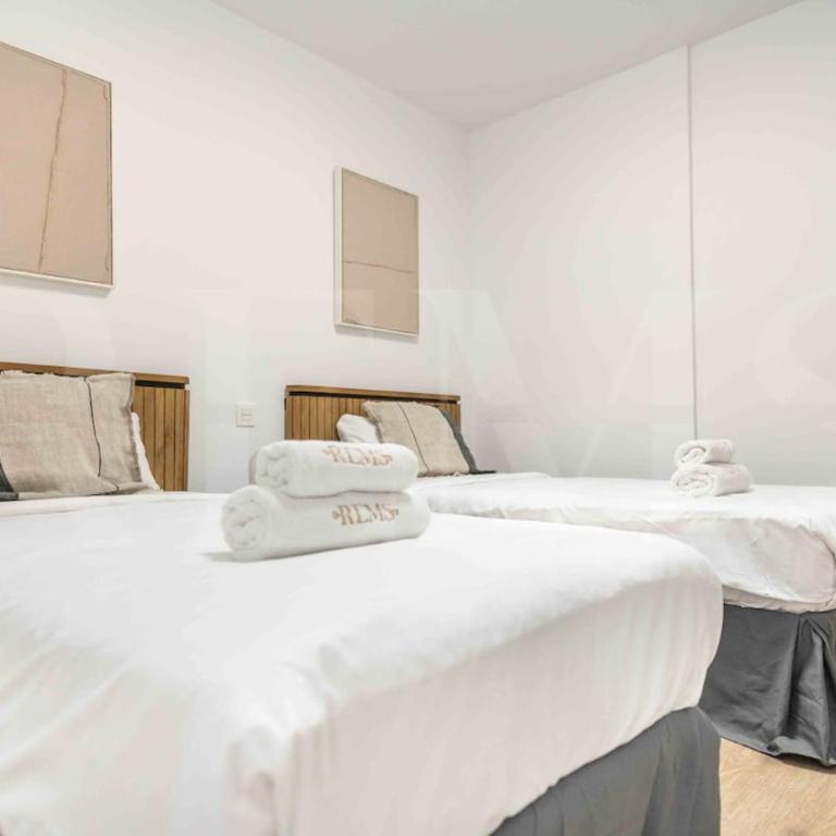Bright Málaga Getaway with Patio by REMS - Apartamento de 2 dormitorios - 14