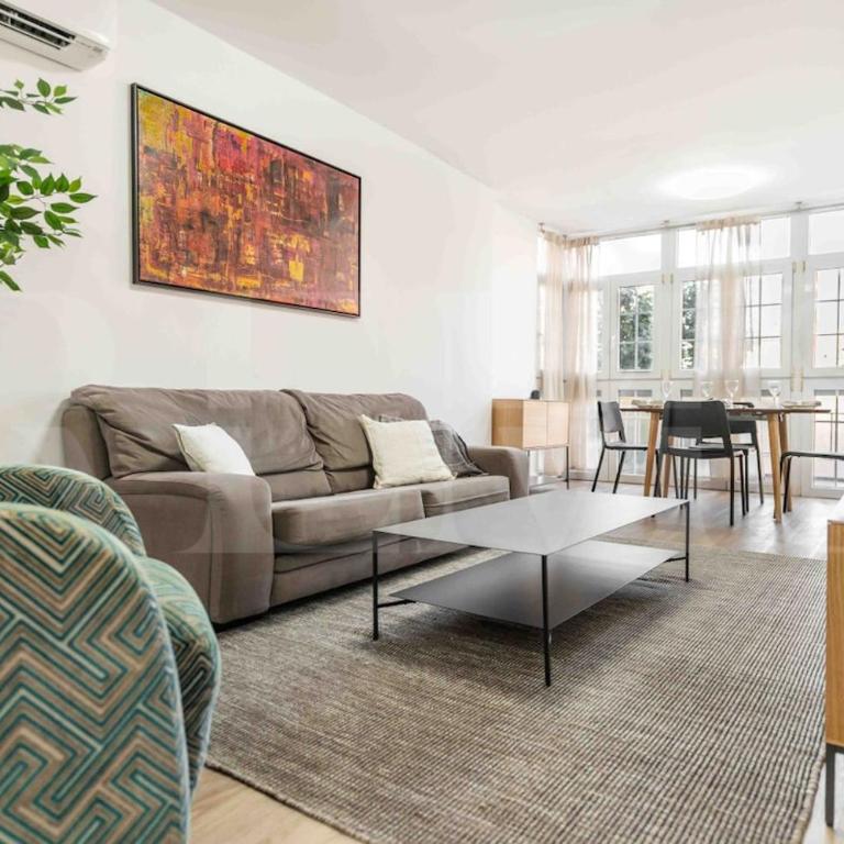 Bright Málaga Getaway with Patio by REMS - Apartamento de 2 dormitorios - 5