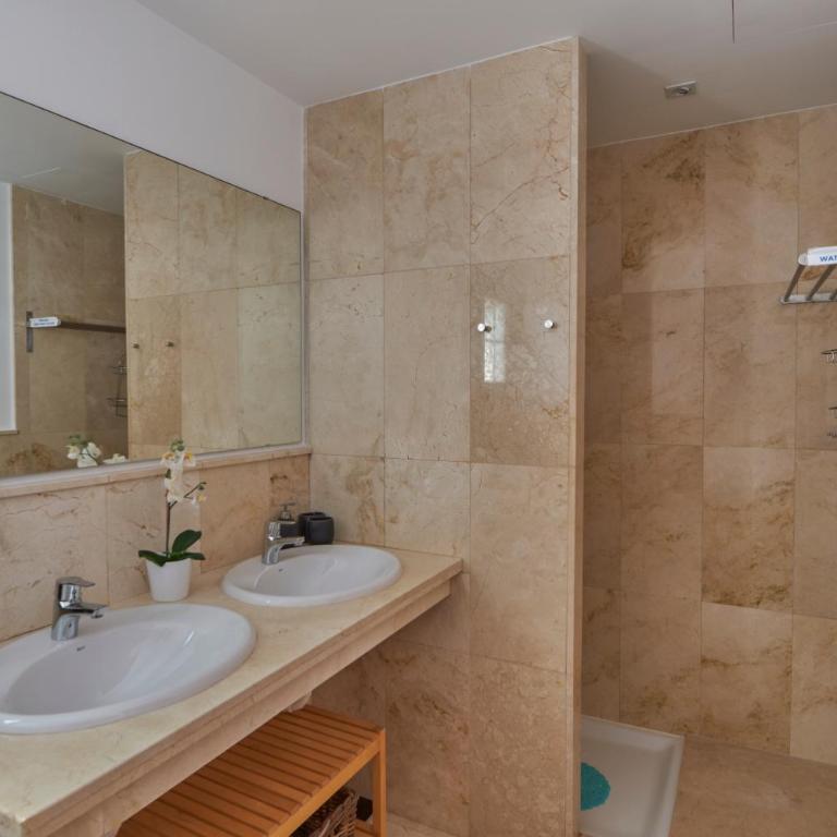Villa Solsidan Pool, Jacuzzi, A/C 15 minutes walking to Marina Rubicón - Two-Bedroom Villa - 34