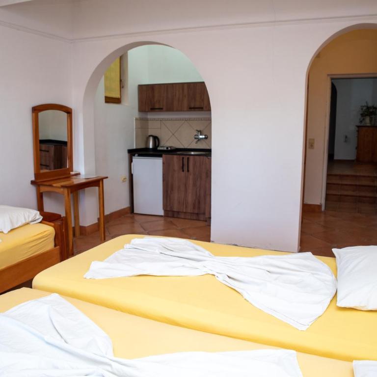 Beach House Noki 1 - Triple Room with Balcony - 1