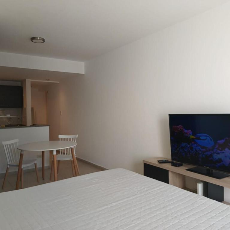 Monoambiente con balcón en Adrogué Adrogué - Apartamento de 1 dormitorio - 2