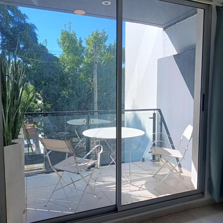 Monoambiente con balcón en Adrogué Adrogué - One-Bedroom Apartment - 3