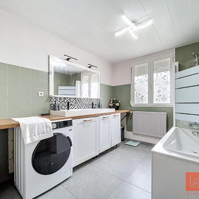 La Canopée - Five-Bedroom House - 12