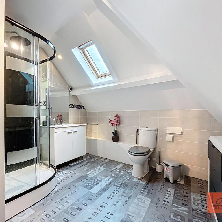 La Canopée - Five-Bedroom House - 25