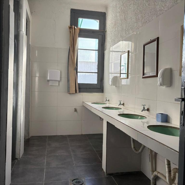 Piriápolis Hostel & suites - Habitación Doble Económica - 2 camas - 16