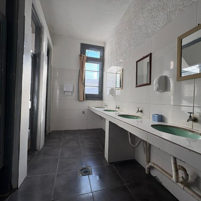 Piriápolis Hostel & suites - Habitación Doble Económica - 2 camas - 15