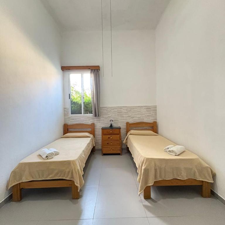 Piriápolis Hostel & suites - Habitación Doble Económica - 2 camas - 2