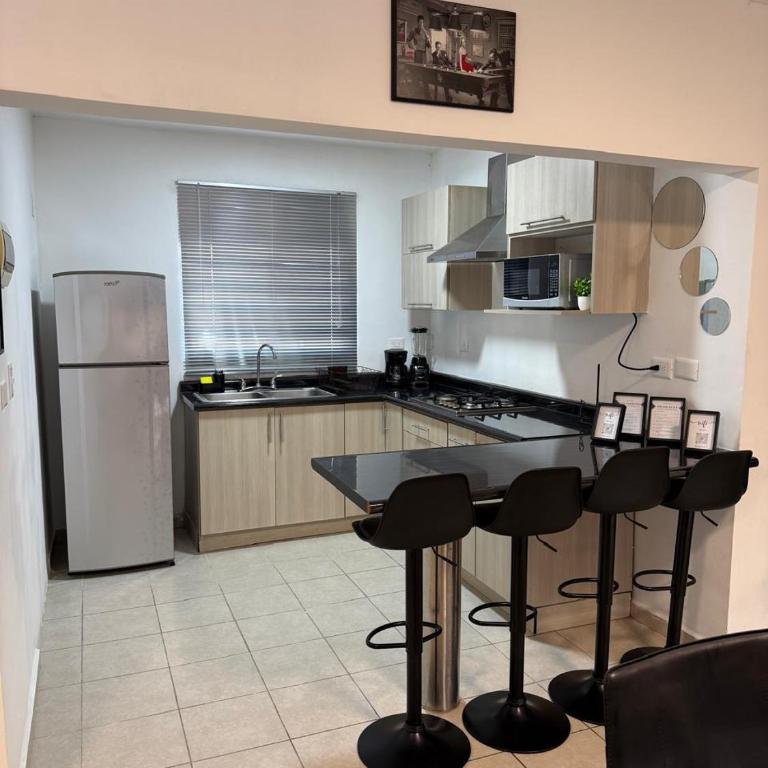 House near the airport and industrial parks - Three-Bedroom Apartment - 11