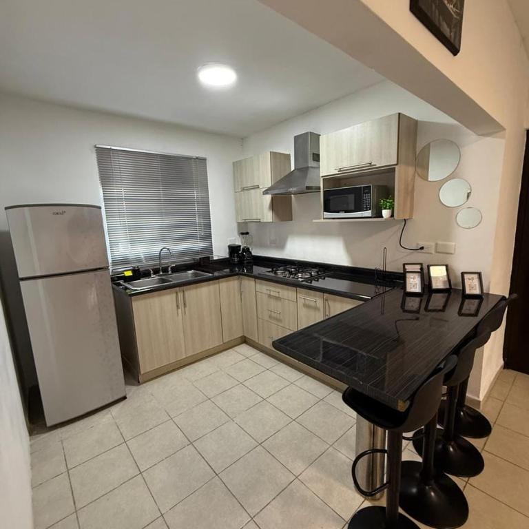 House near the airport and industrial parks - Three-Bedroom Apartment - 14