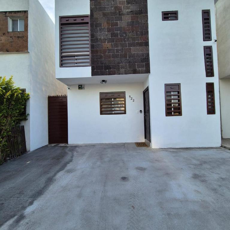 House near the airport and industrial parks - Three-Bedroom Apartment - 30