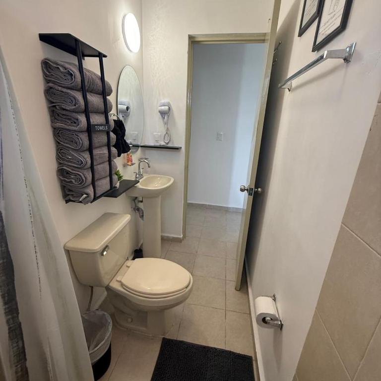 House near the airport and industrial parks - Three-Bedroom Apartment - 36