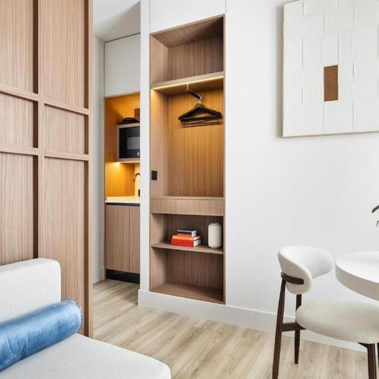 Felipe III Apartment - Deluxe One-Bedroom Apartment with City View - 3