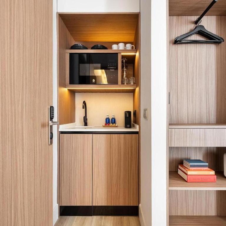 Felipe III Apartment - Deluxe One-Bedroom Apartment with City View - 6